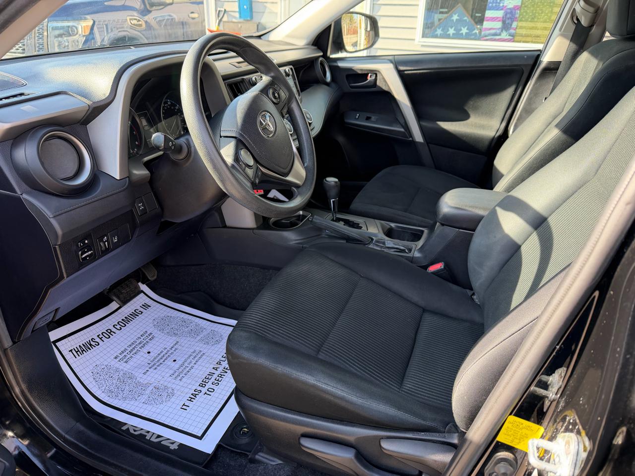 Toyota RAV4 LE AWD (Natl) 2017