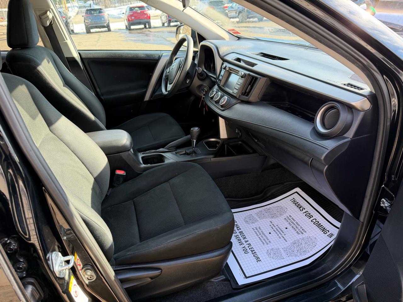 Toyota RAV4 LE AWD (Natl) 2017