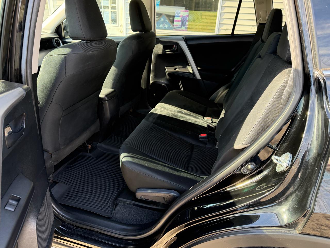 Toyota RAV4 LE AWD (Natl) 2017