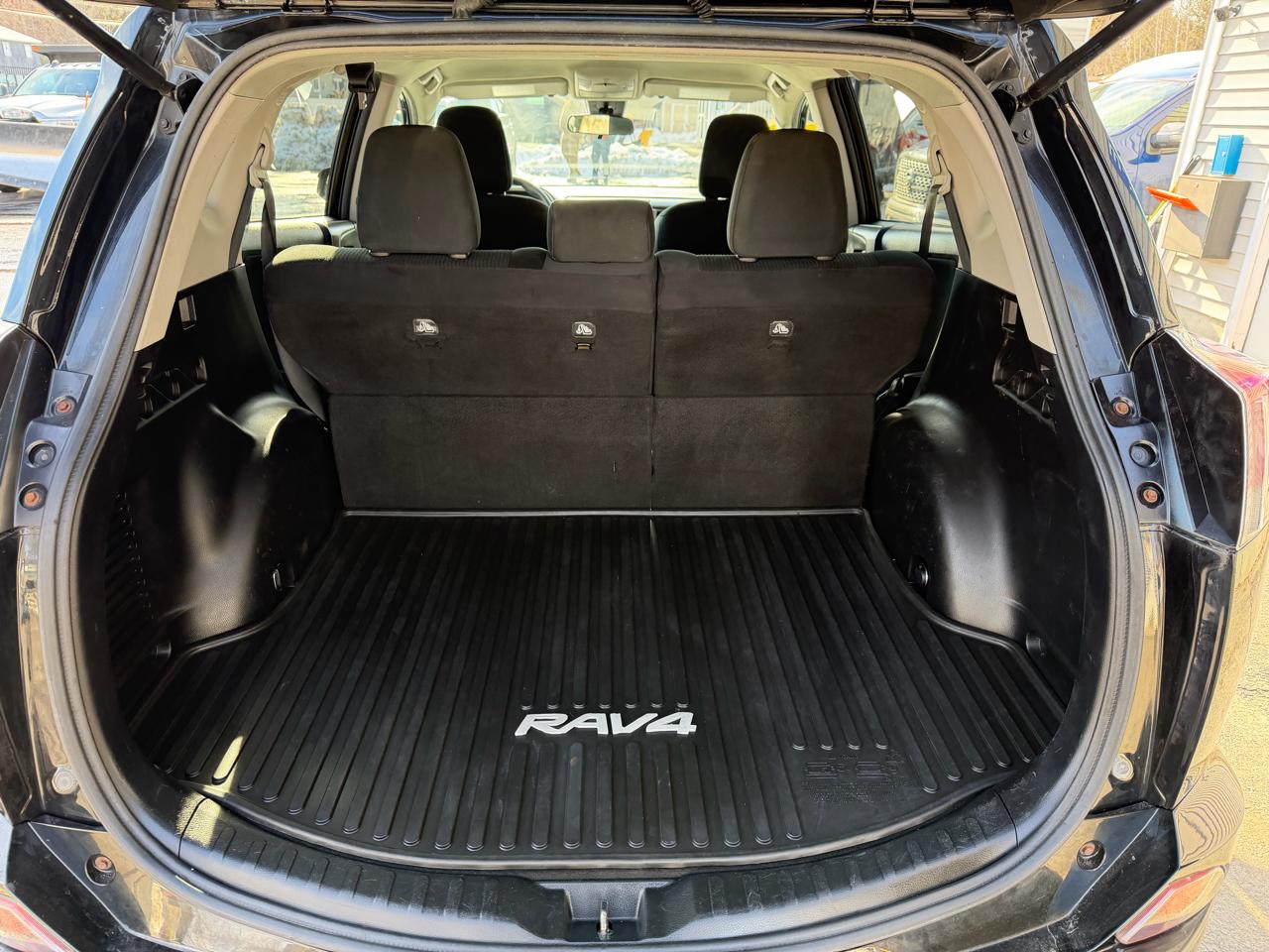 Toyota RAV4 LE AWD (Natl) 2017