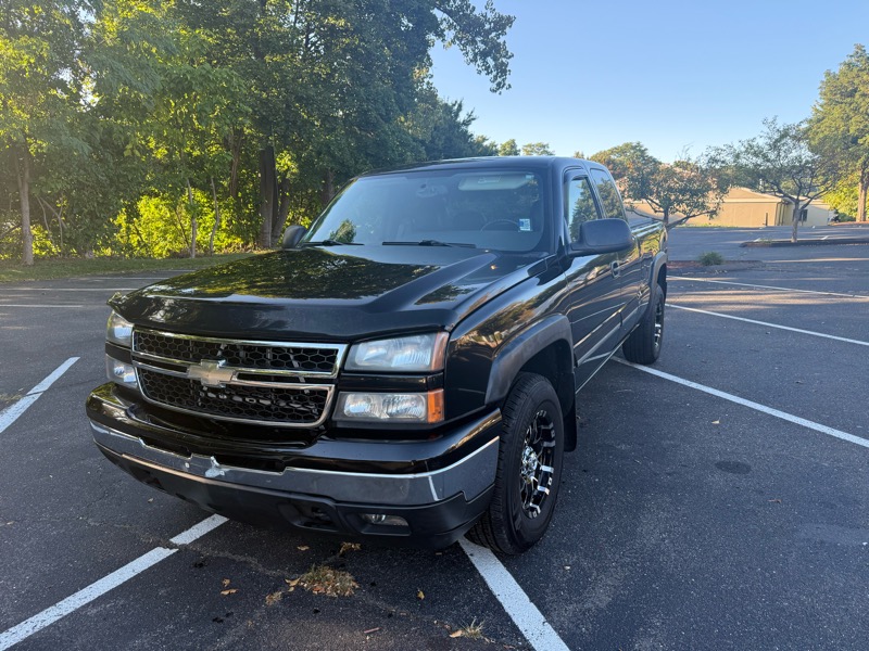 Chevrolet Silverado 1500 Ext Cab 143.5" WB 4WD Z71 2006 Chevrolet Silverado 1500 Ext Cab 143.5" WB 4WD Z71 2006