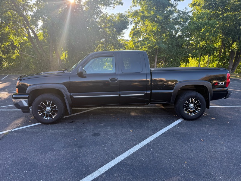 Chevrolet Silverado 1500 Ext Cab 143.5" WB 4WD Z71 2006 Chevrolet Silverado 1500 Ext Cab 143.5" WB 4WD Z71 2006