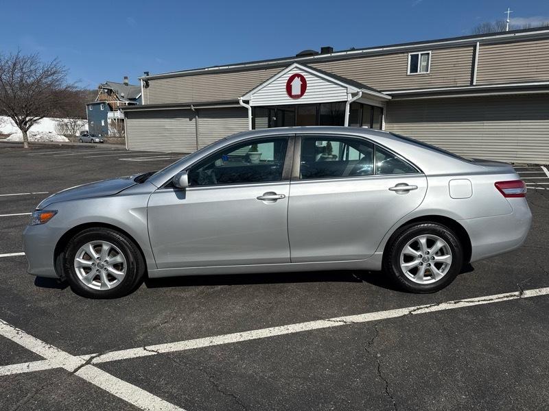 Toyota Camry Base 6-Spd AT 2011