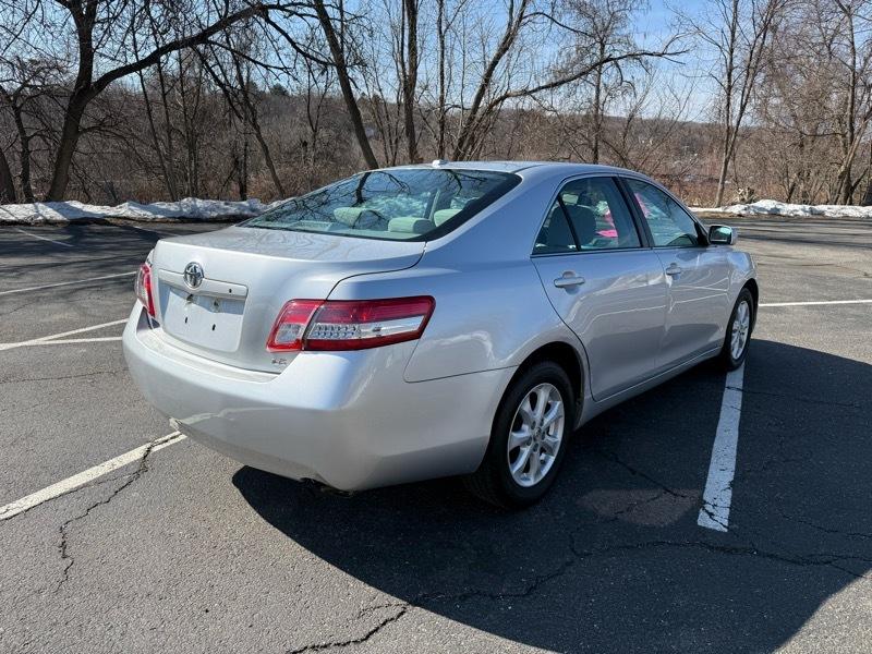 Toyota Camry Base 6-Spd AT 2011