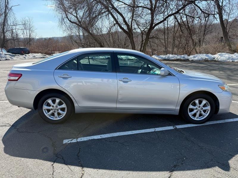 Toyota Camry Base 6-Spd AT 2011