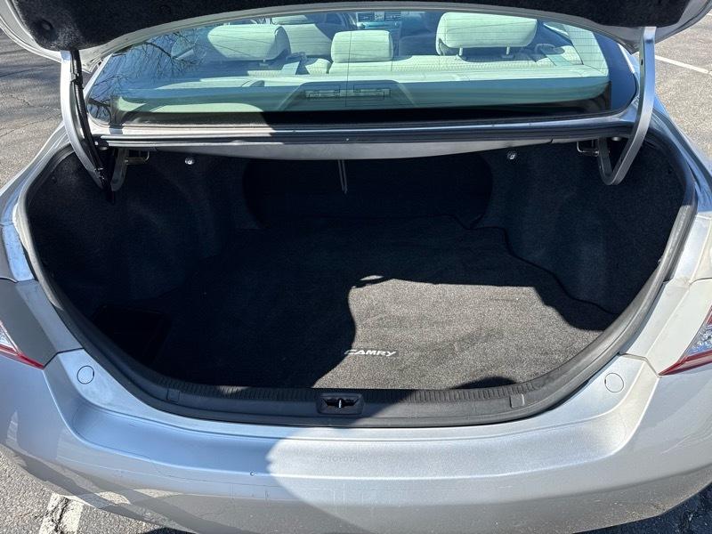 Toyota Camry Base 6-Spd AT 2011