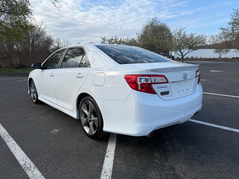 Toyota Camry SE V6 2012