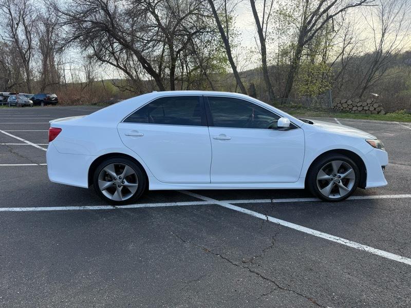 Toyota Camry SE V6 2012