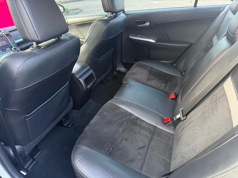 Toyota Camry SE V6 2012