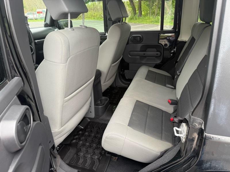 Jeep Wrangler Unlimited Sahara 4WD 2010