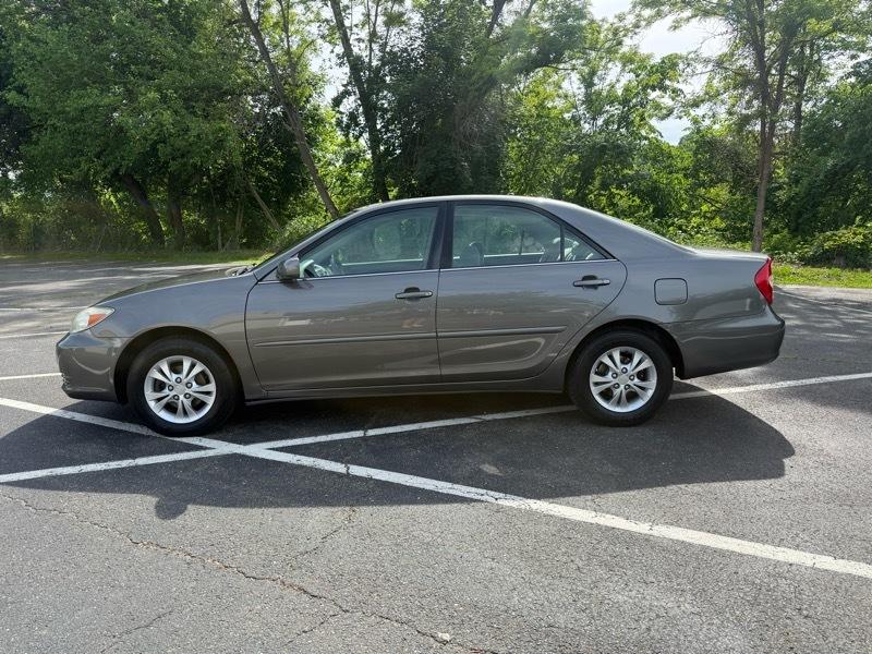 Toyota Camry LE V6 2004