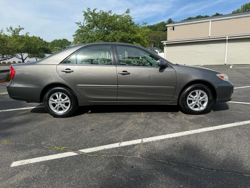 Toyota Camry LE V6 2004