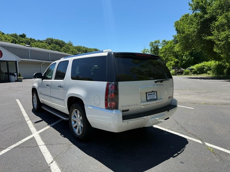 GMC Yukon Denali XL 4WD 2013