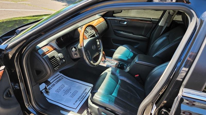 Cadillac DTS Premium w/ Navi 2011