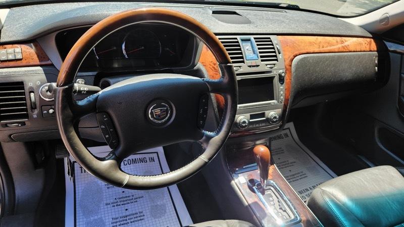 Cadillac DTS Premium w/ Navi 2011