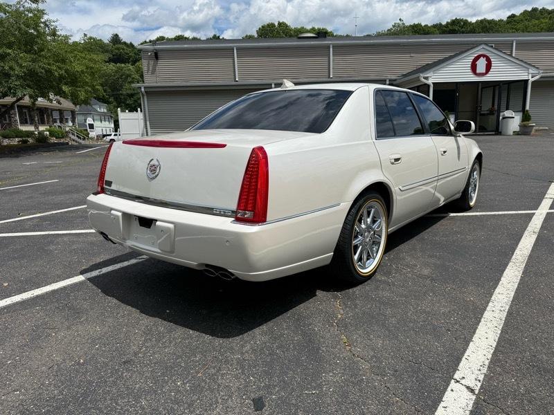 Cadillac DTS Luxury 2010