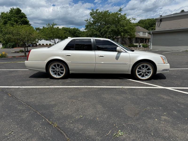 Cadillac DTS Luxury 2010