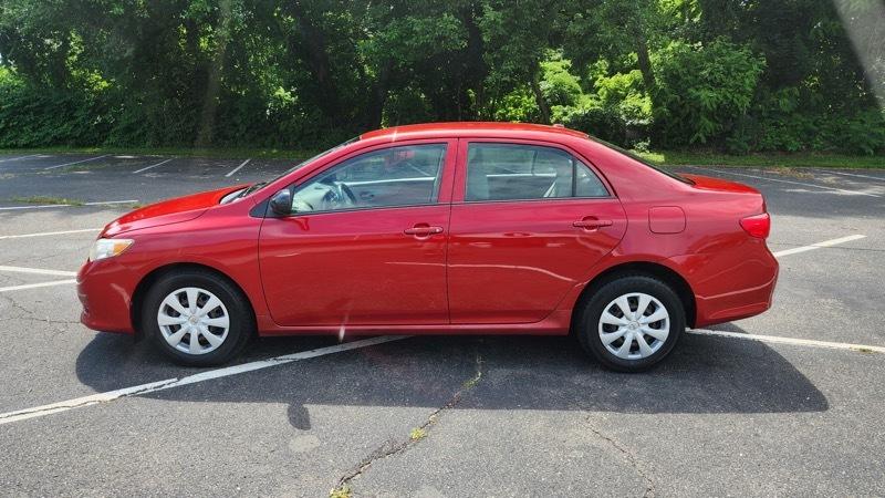 Toyota Corolla Base 5-Speed MT 2010