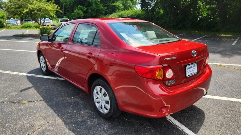 Toyota Corolla Base 5-Speed MT 2010