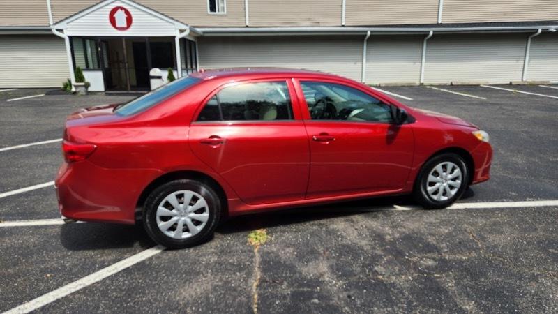 Toyota Corolla Base 5-Speed MT 2010