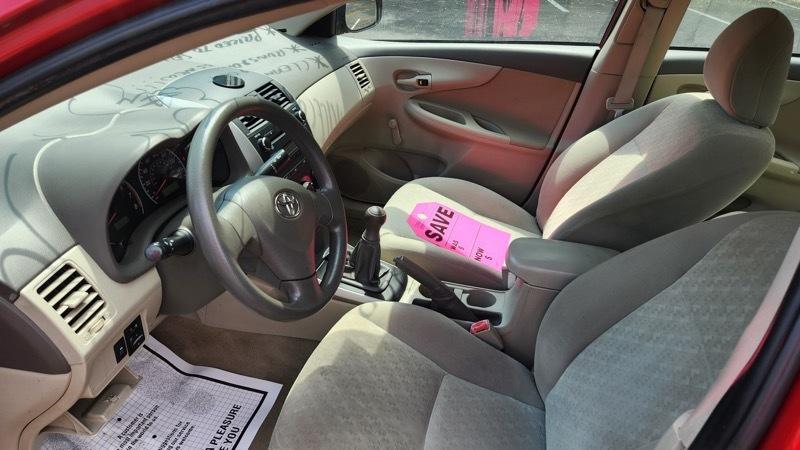 Toyota Corolla Base 5-Speed MT 2010