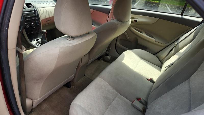 Toyota Corolla Base 5-Speed MT 2010