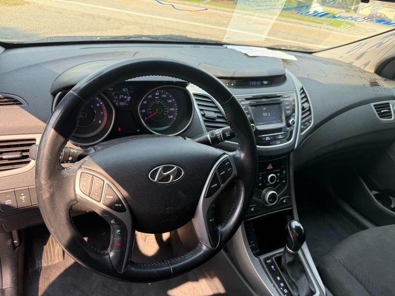 Hyundai Elantra SE 6AT 2016
