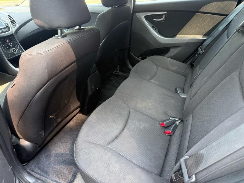 Hyundai Elantra SE 6AT 2016