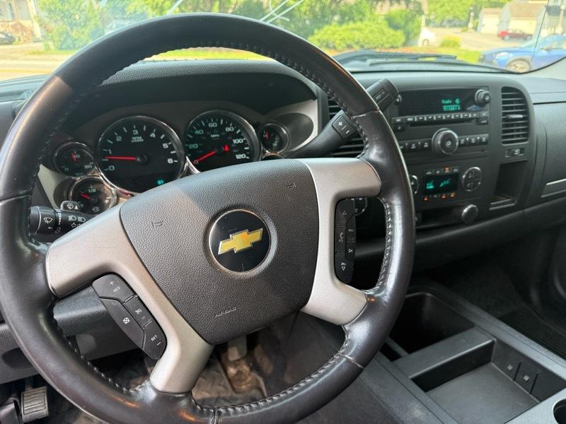 Chevrolet Silverado 2500HD LT Crew Cab 4WD 2011