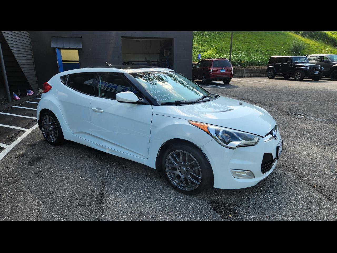 Hyundai Veloster Base 2013