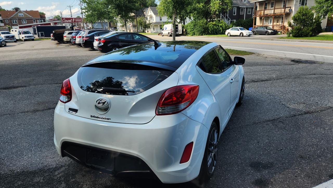 Hyundai Veloster Base 2013