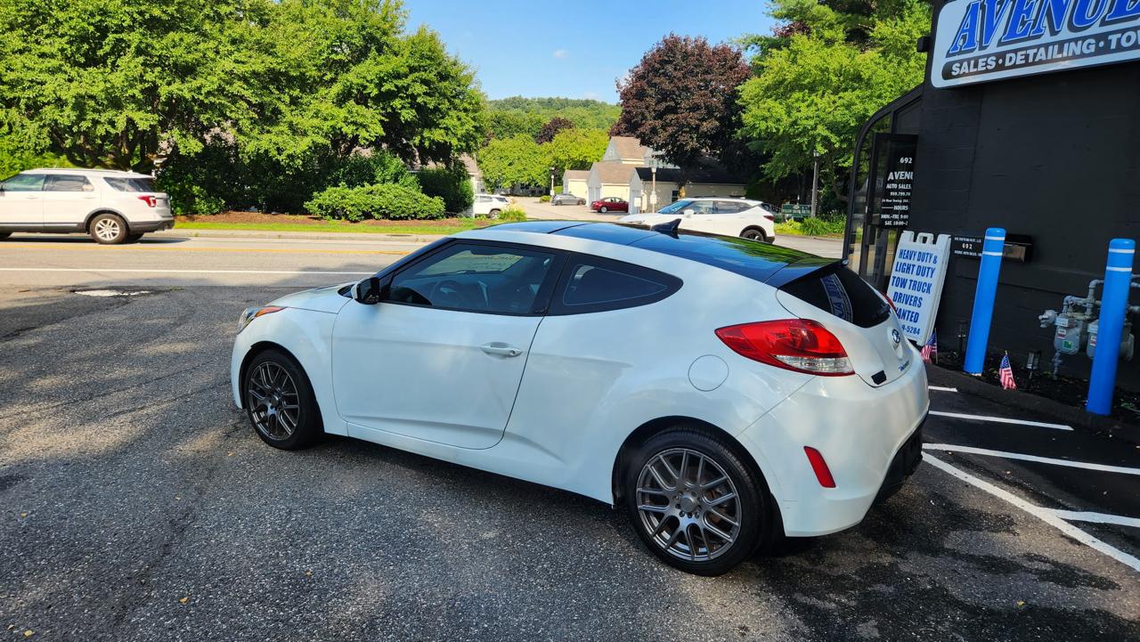 Hyundai Veloster Base 2013
