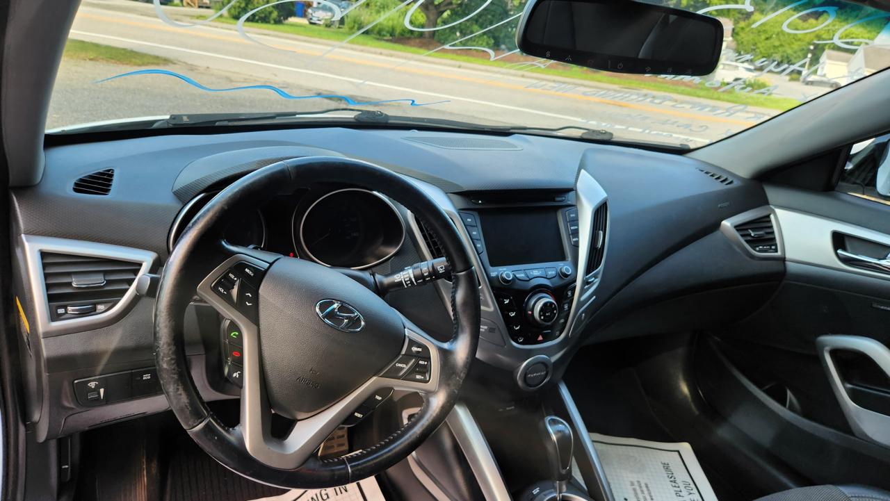Hyundai Veloster Base 2013