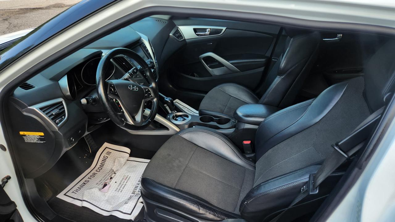 Hyundai Veloster Base 2013