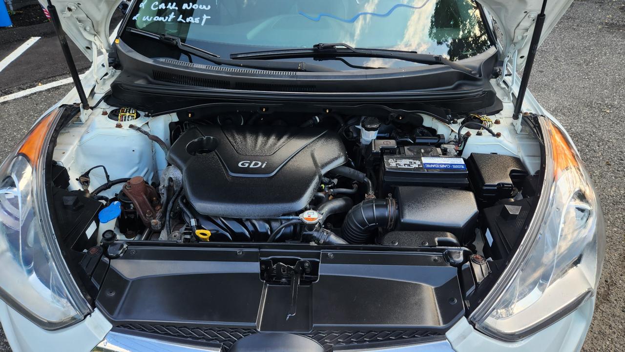 Hyundai Veloster Base 2013