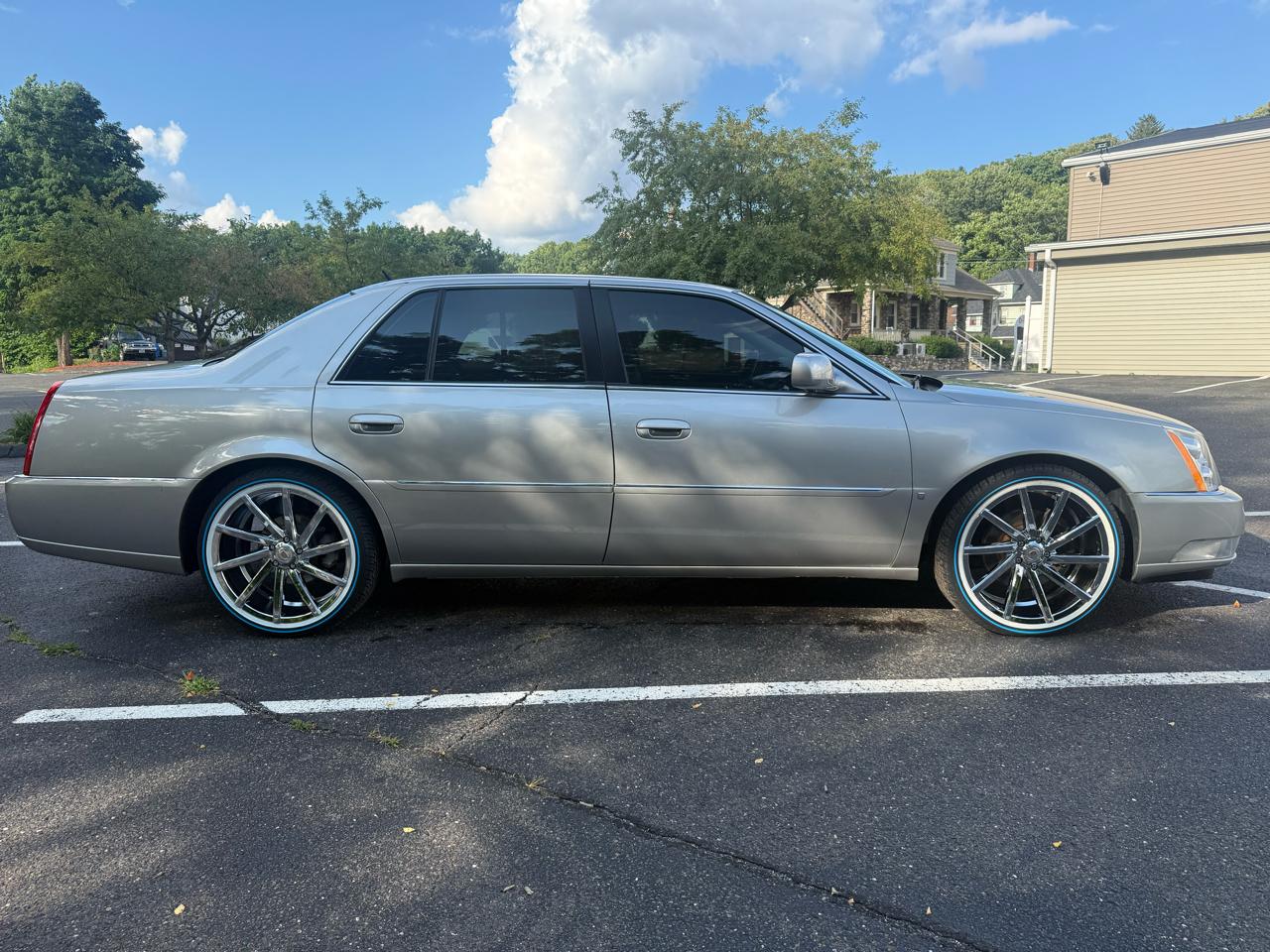 Cadillac DTS Sedan 2007