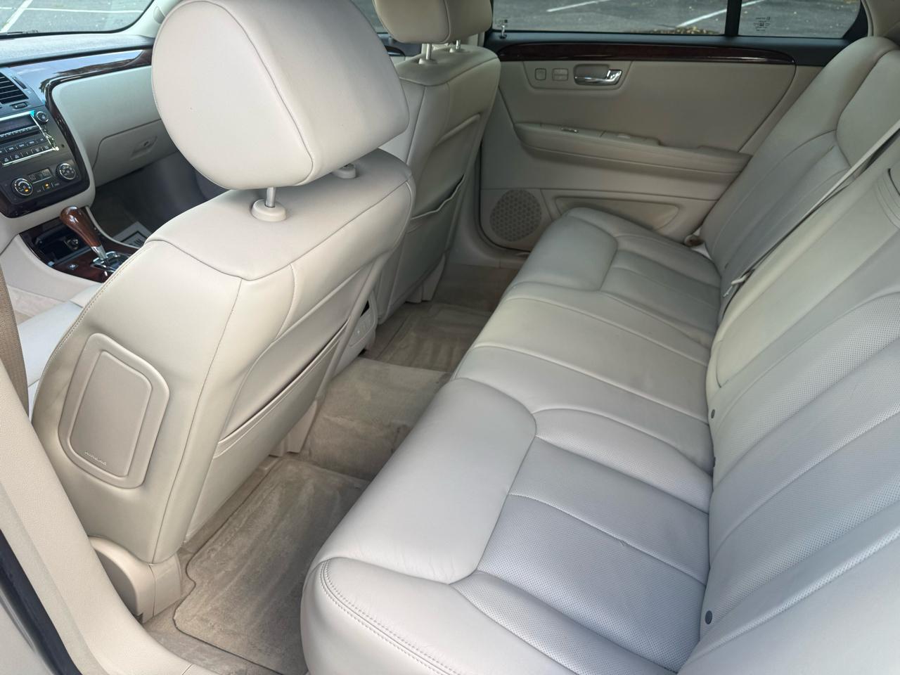 Cadillac DTS Sedan 2007