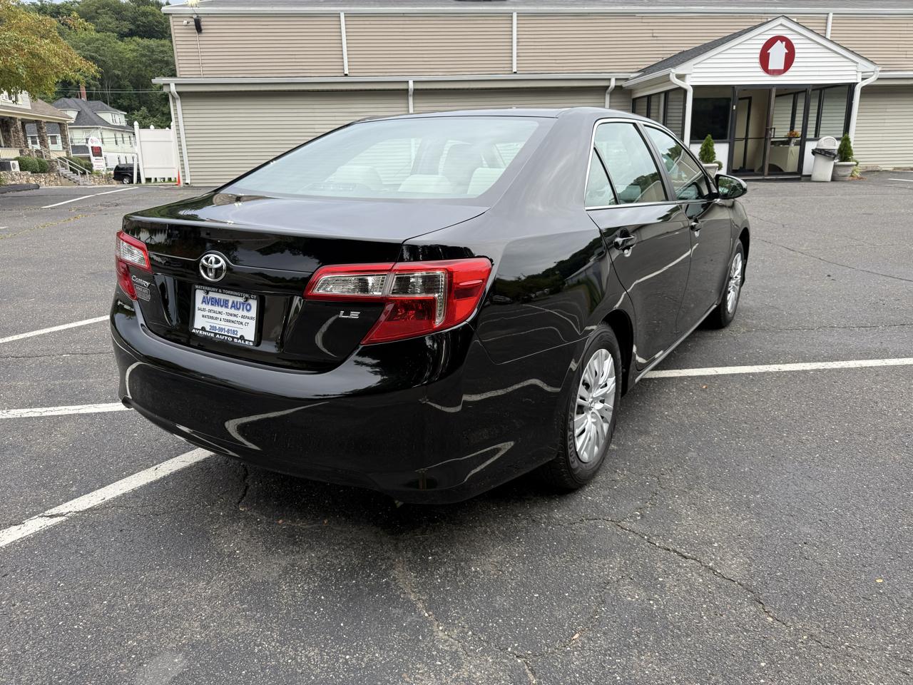 Toyota Camry 4dr Sdn LE Auto 2013