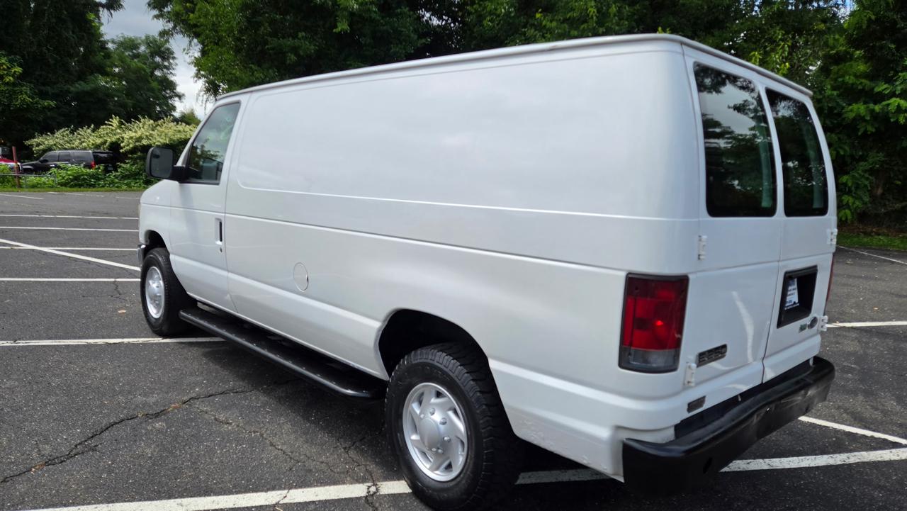 Ford Econoline E-250 2010