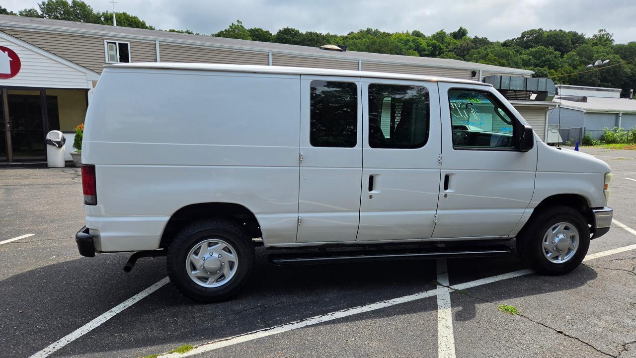 Ford Econoline E-250 2010
