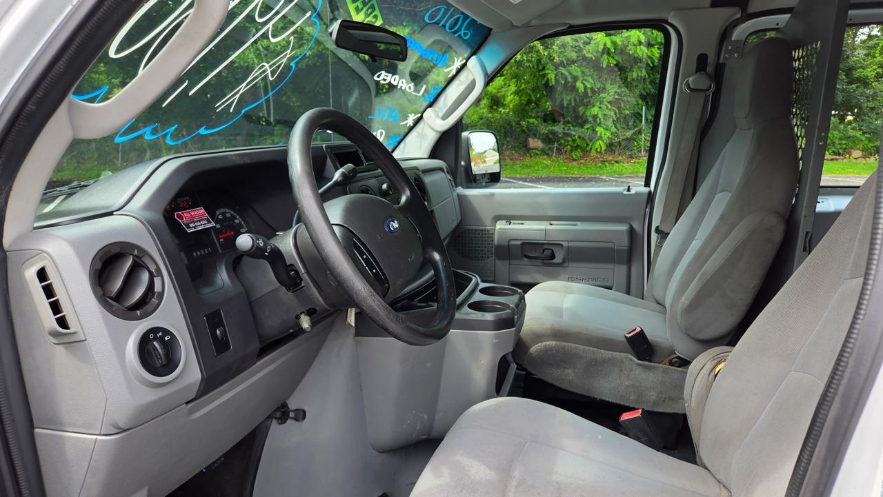 Ford Econoline E-250 2010