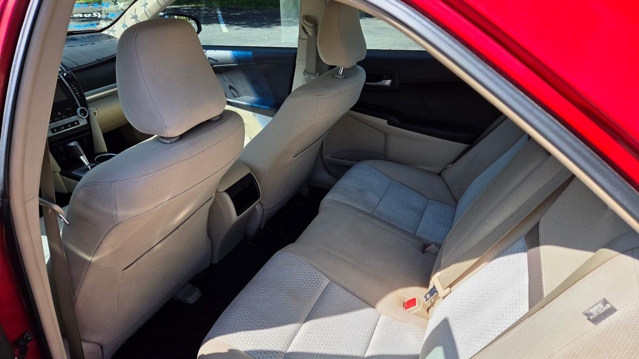 Toyota Camry 4dr Sdn LE Auto 2012