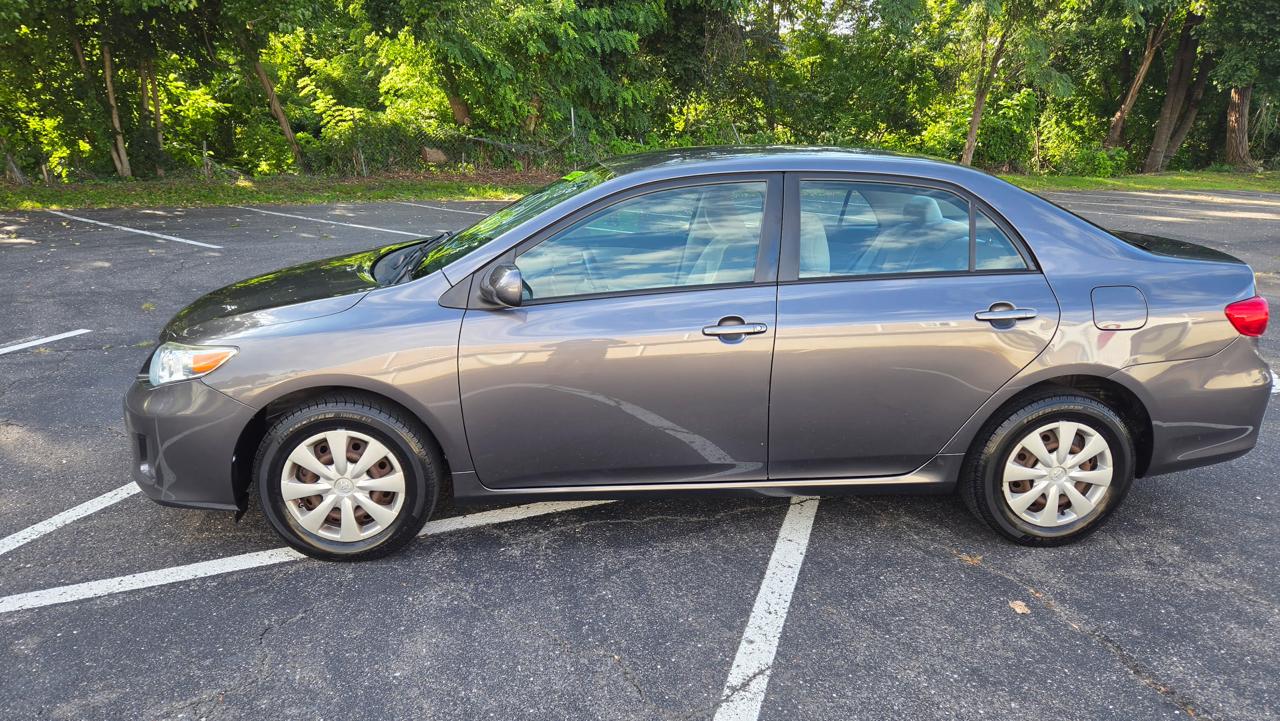 Toyota Corolla 4dr Sedan LE Auto 2011