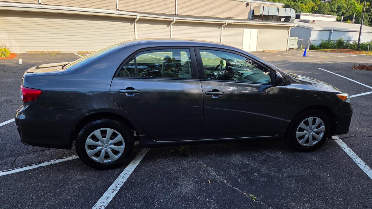 Toyota Corolla 4dr Sedan LE Auto 2011