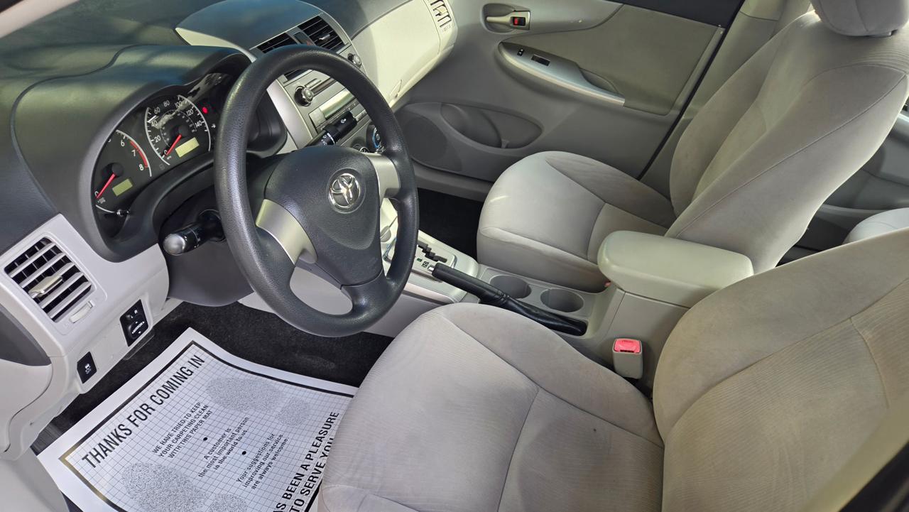 Toyota Corolla 4dr Sedan LE Auto 2011