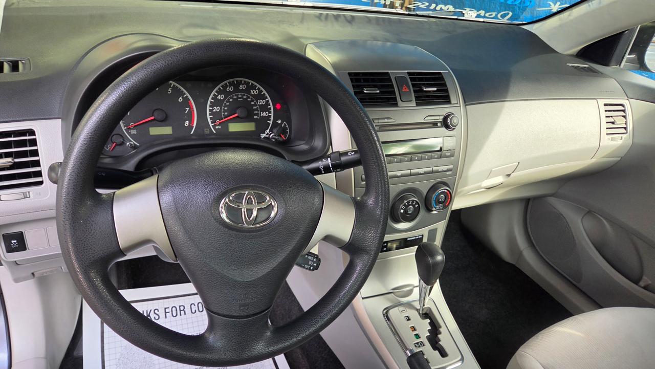 Toyota Corolla 4dr Sedan LE Auto 2011