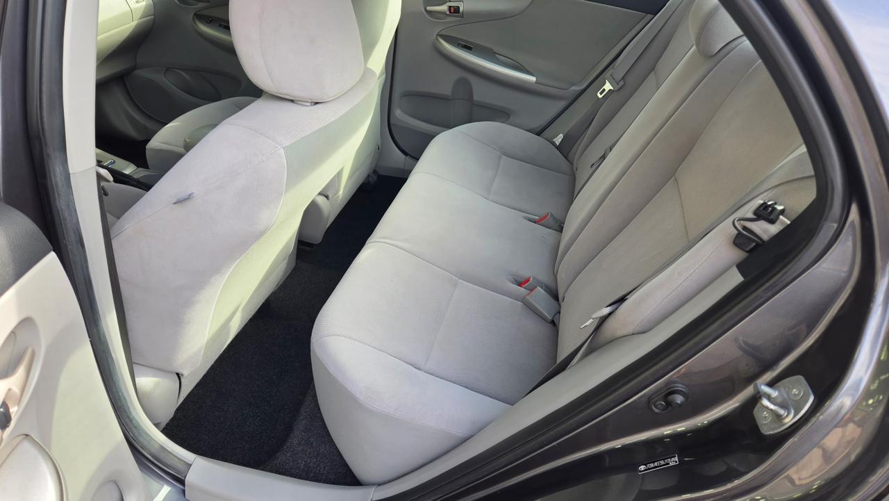 Toyota Corolla 4dr Sedan LE Auto 2011