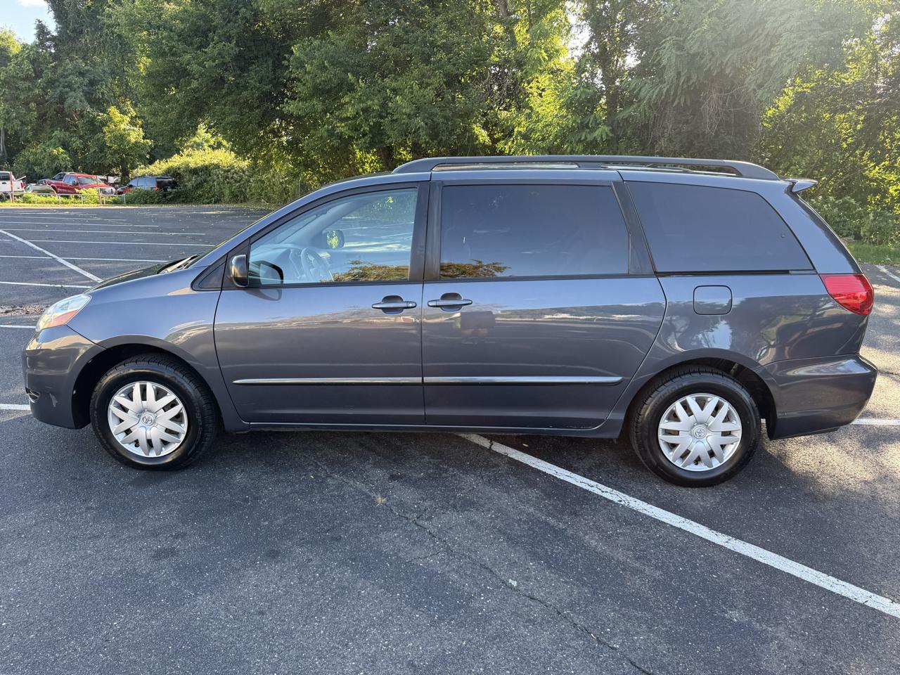 Toyota Sienna CE FWD 7-Passenger 2007