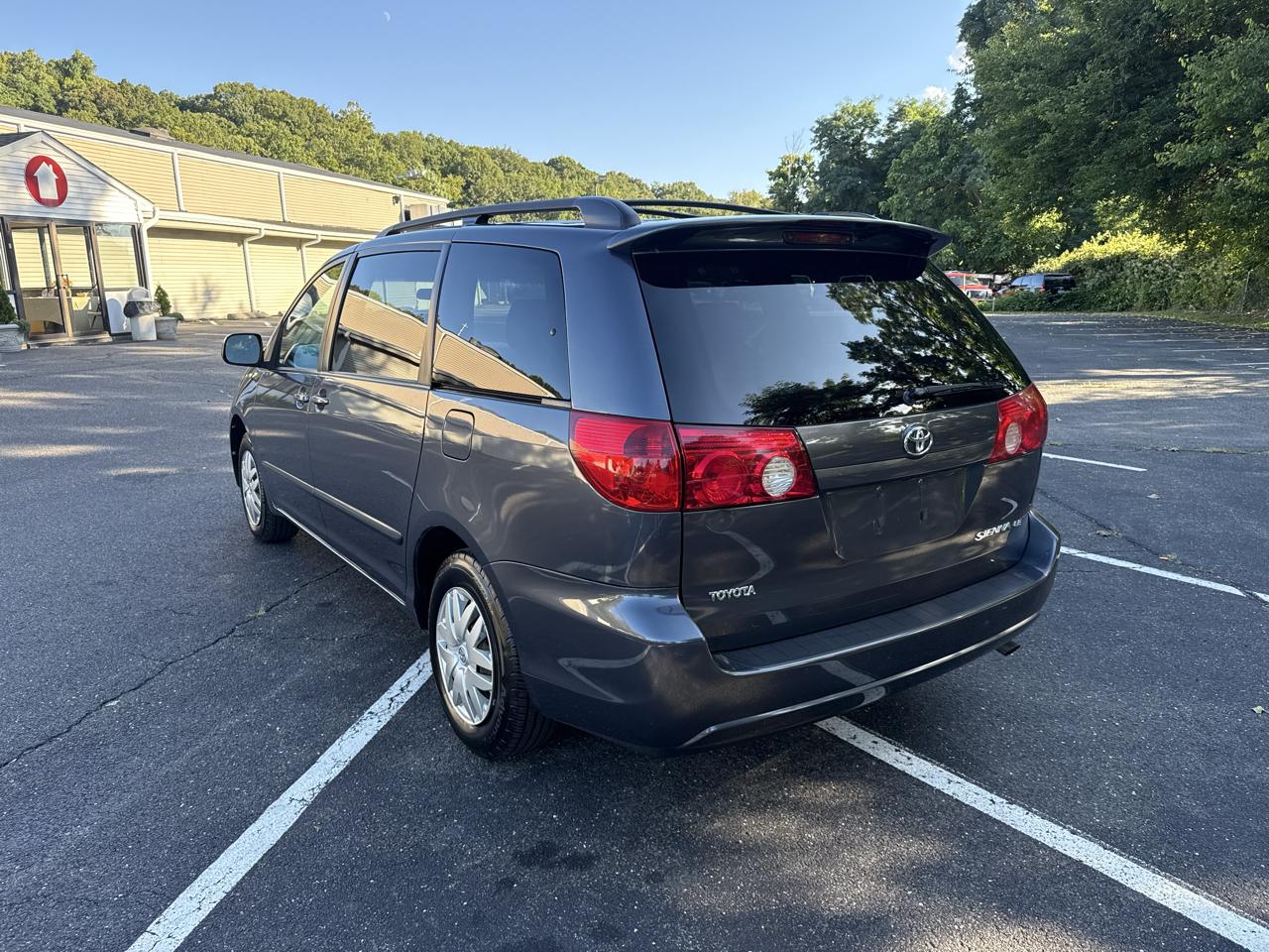 Toyota Sienna CE FWD 7-Passenger 2007