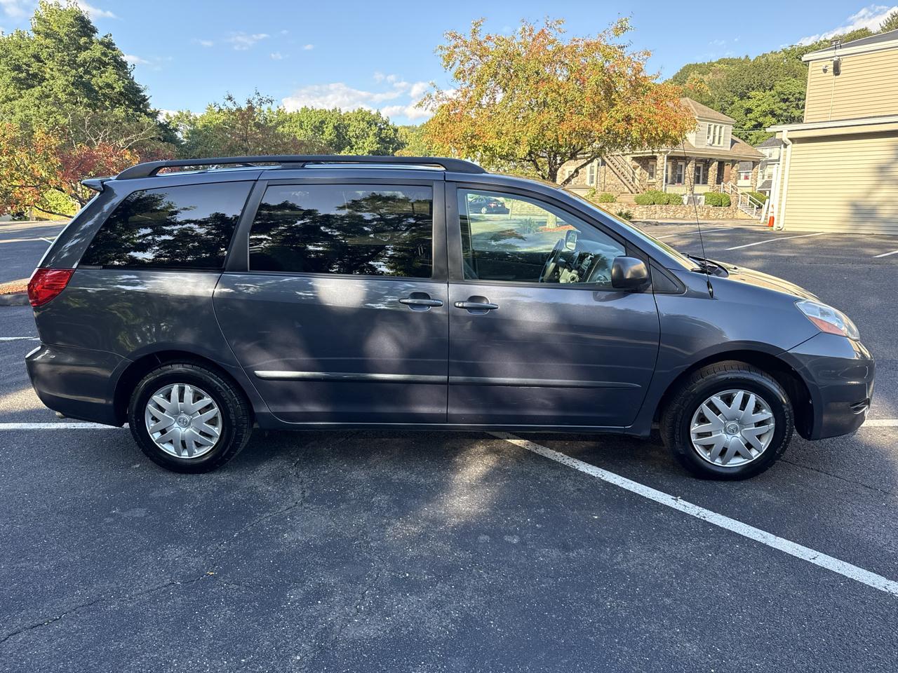 Toyota Sienna CE FWD 7-Passenger 2007